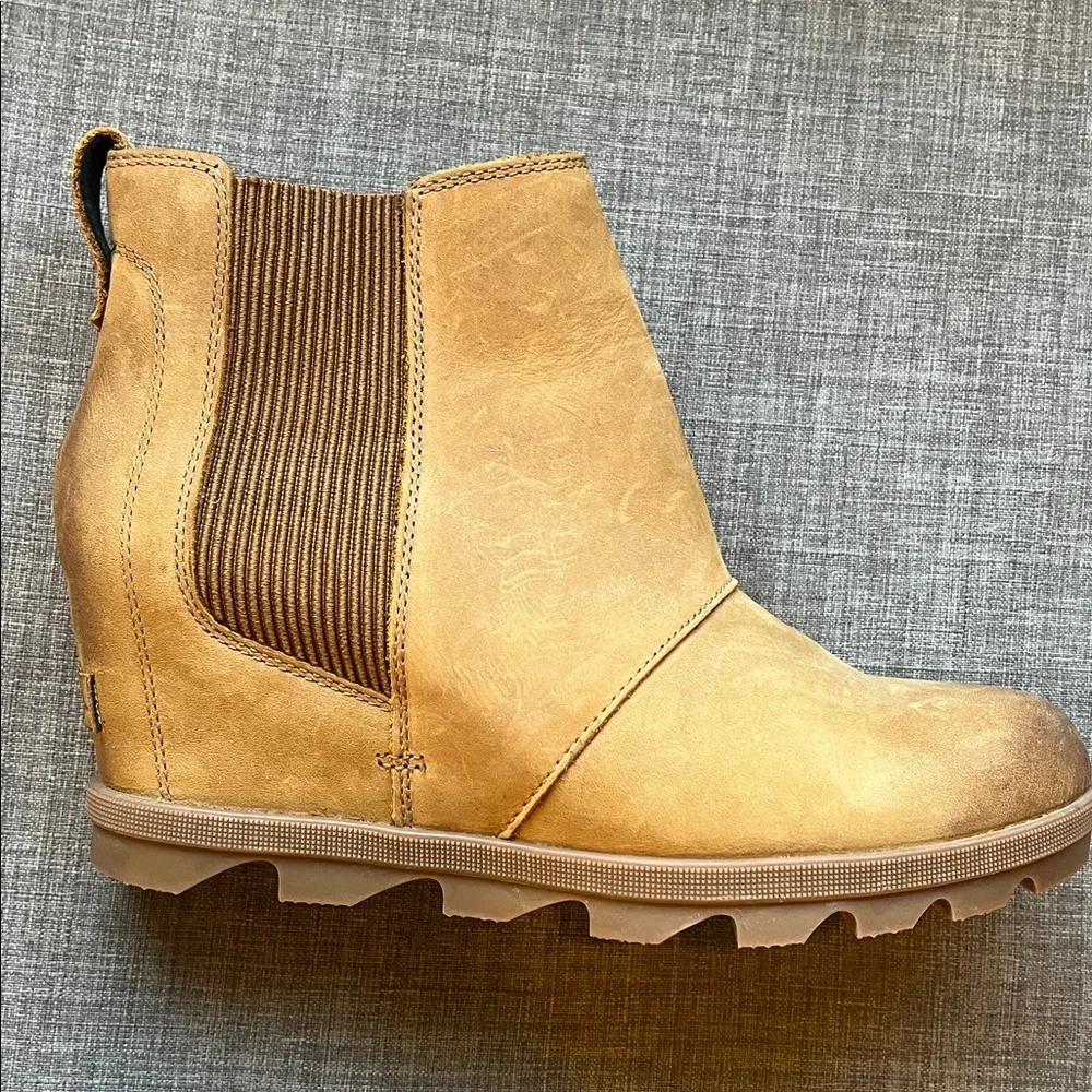 SOREL Joan of Arctic Wedge II Chelsea Leather Boots Slip-On Tan 10.5